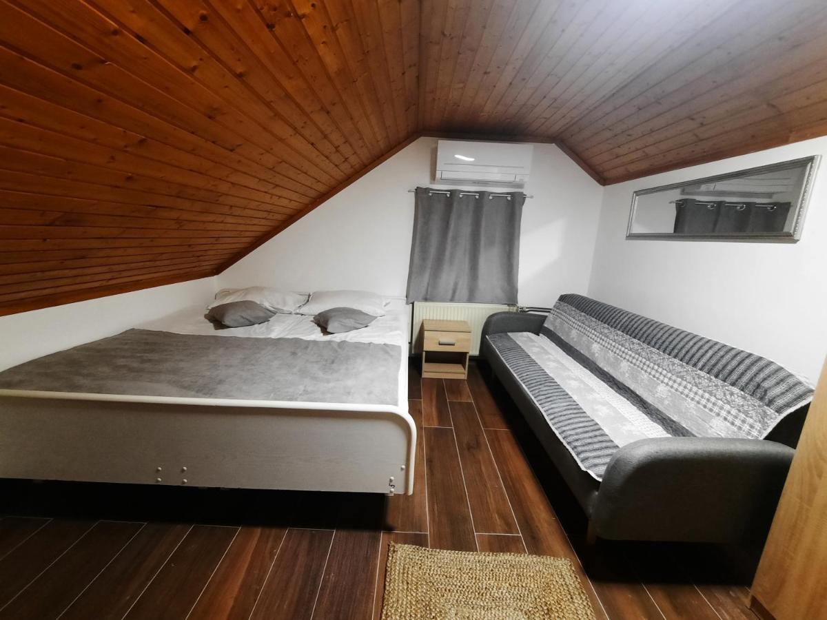Bed and Breakfast Gostisce Jezero Медводе Екстер'єр фото