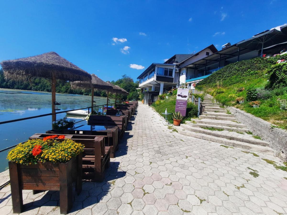 Bed and Breakfast Gostisce Jezero Медводе Екстер'єр фото