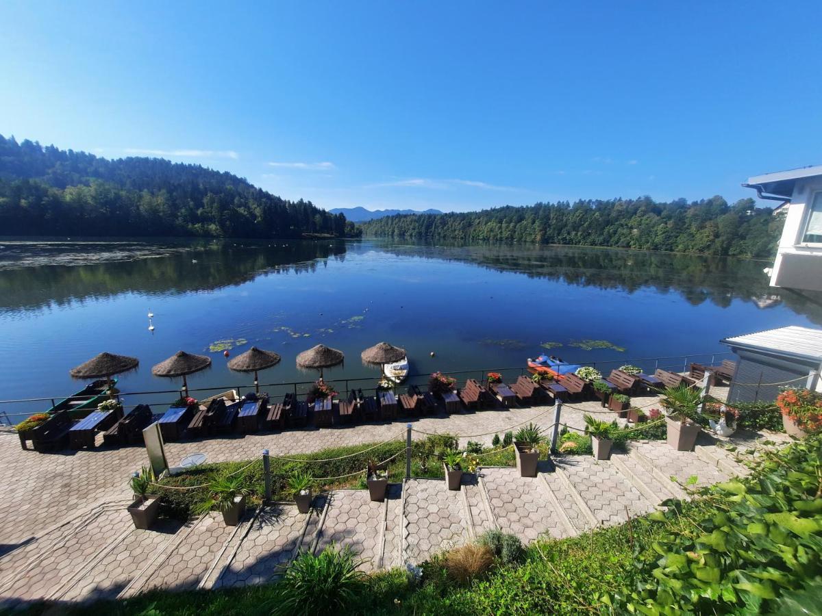 Bed and Breakfast Gostisce Jezero Медводе Екстер'єр фото