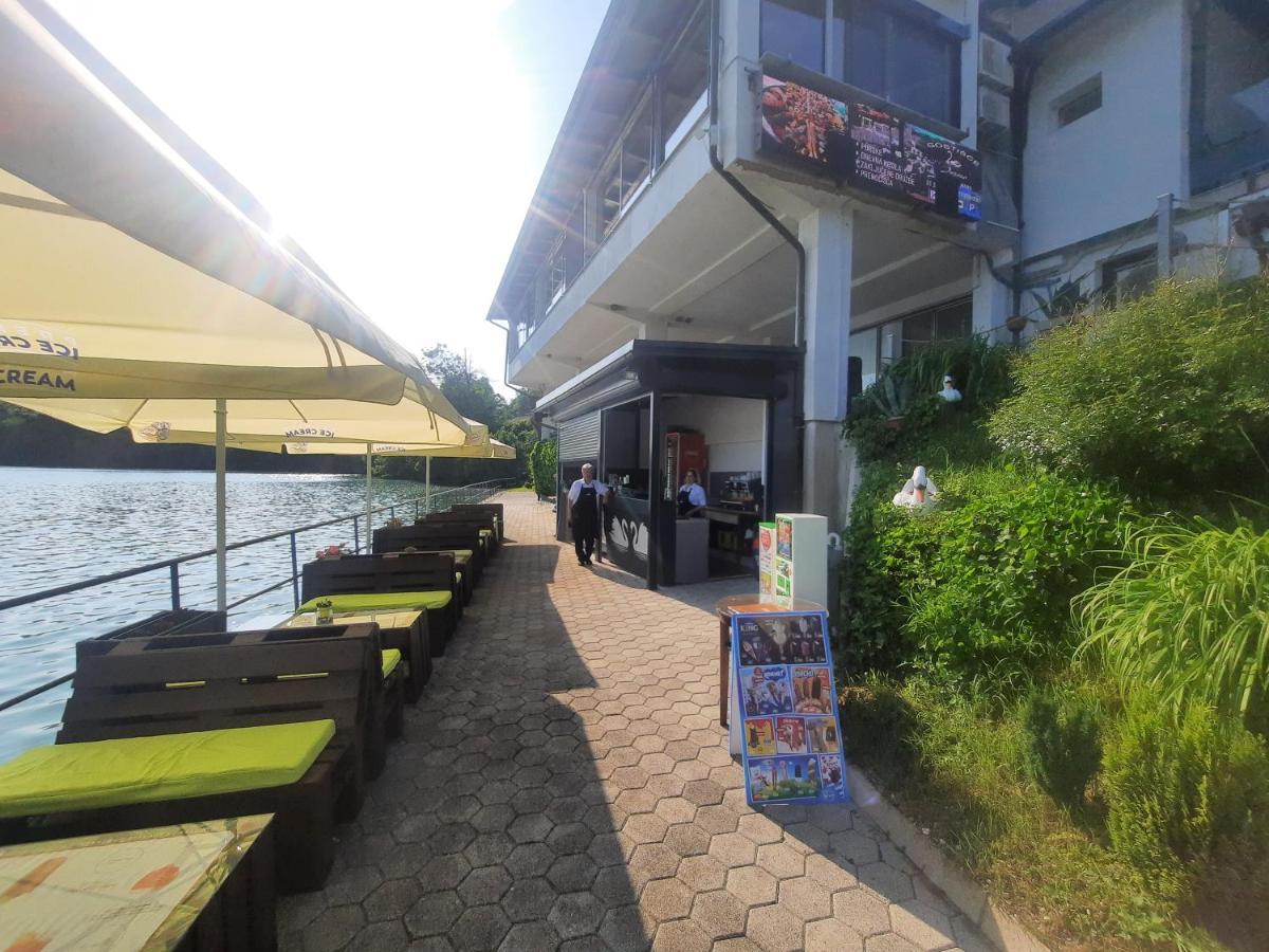 Bed and Breakfast Gostisce Jezero Медводе Екстер'єр фото