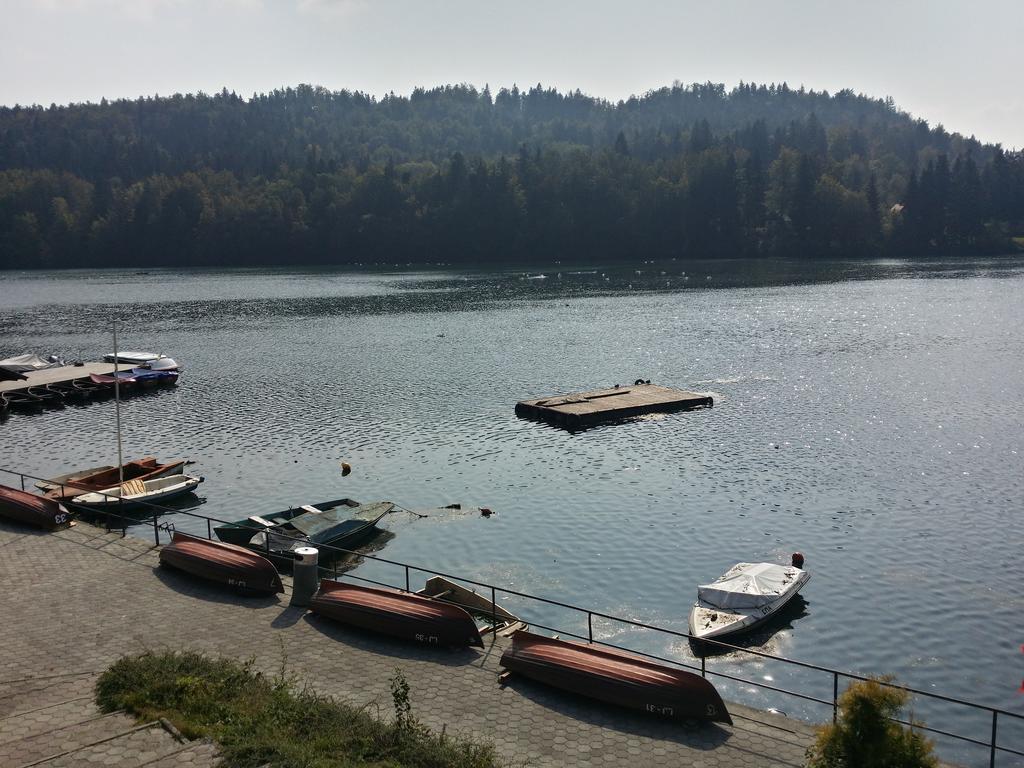 Bed and Breakfast Gostisce Jezero Медводе Екстер'єр фото