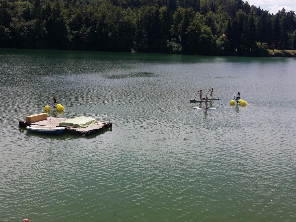 Bed and Breakfast Gostisce Jezero Медводе Екстер'єр фото