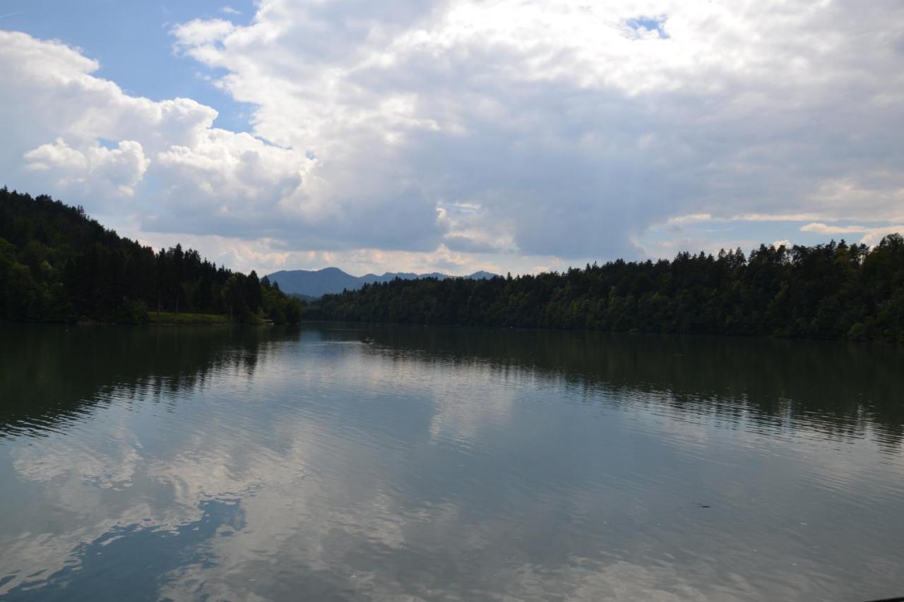 Bed and Breakfast Gostisce Jezero Медводе Екстер'єр фото