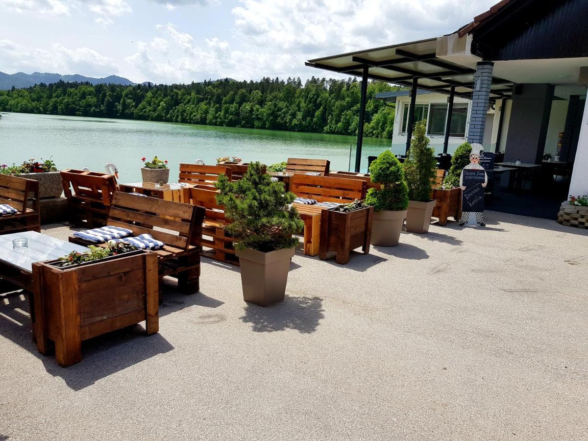 Bed and Breakfast Gostisce Jezero Медводе Екстер'єр фото